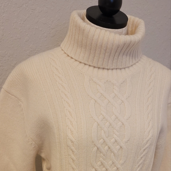 Sweater - Picture 2 of 6